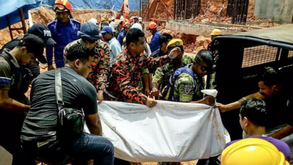 Sobe para sete número de mortos em deslizamento de terras na Malásia