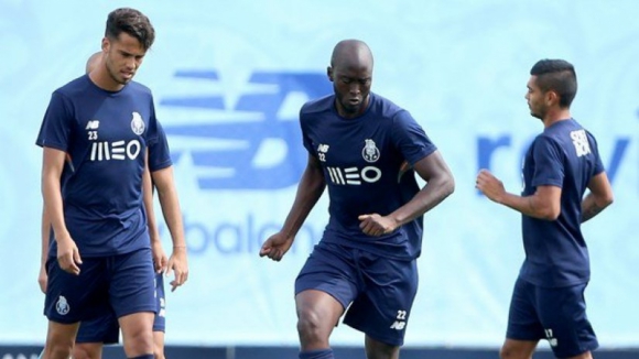 Mais cinco internacionais de regresso aos treinos do FC Porto