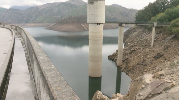 Ministro do Ambiente admite subida do preço da água devido à seca