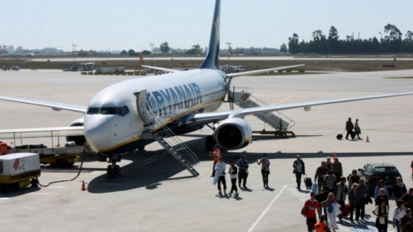 Pilotos da Ryanair com base em Portugal anunciam greve para o dia 20 de dezembro