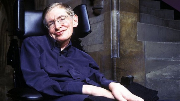 Físico Stephen Hawking morre aos 76 anos