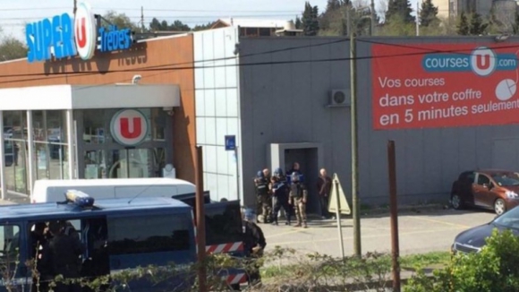 Pelo menos um morto no sequestro num supermercado do sul de França
