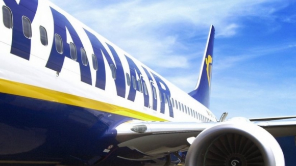 Governo diz acompanhar greve na Ryanair e admite punir companhia área