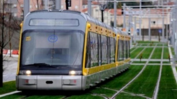 Linha do Metro do Porto interrompida em Vila do Conde devido a acidente