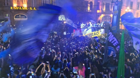 Avenida dos Aliados 'pintada' de azul para receber o campeão FC Porto