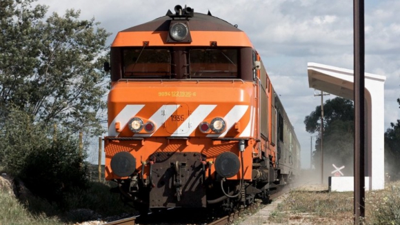 CP garante dois agentes por comboio e atribui impacto a falta de serviços mínimos