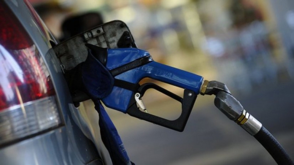 Camionistas iniciam paralisação nacional e exigem descida do preço do combustível