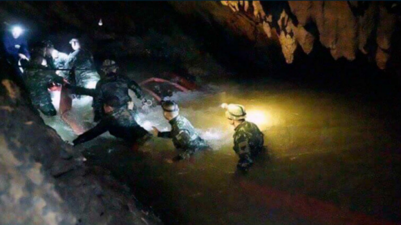 Quatro rapazes já foram resgatados da gruta na Tailândia