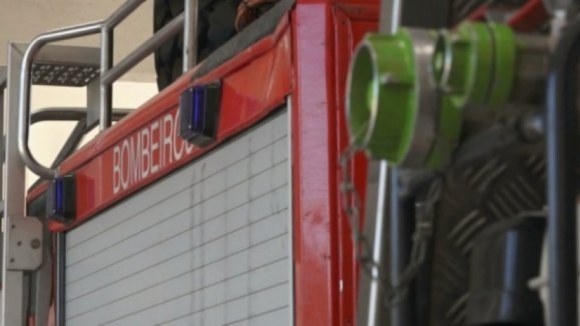 Incêndio encerra restaurante em Vila Nova de Gaia e faz três feridos ligeiros
