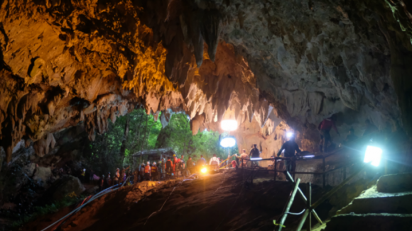 Autoridades tailandesas confirmam resgate de mais quatro rapazes hoje da gruta. Oito no total