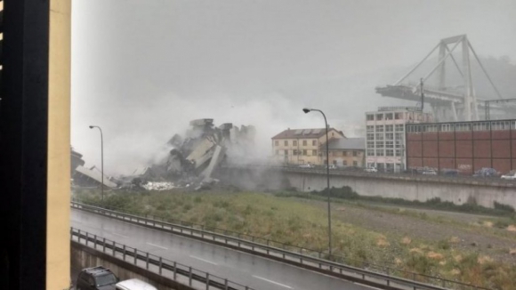 Dezenas de mortos em colapso de viaduto em Génova