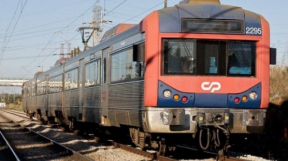CP vai alugar quatro comboios a 'diesel' a espanhola Renfe que chegarão em 2019