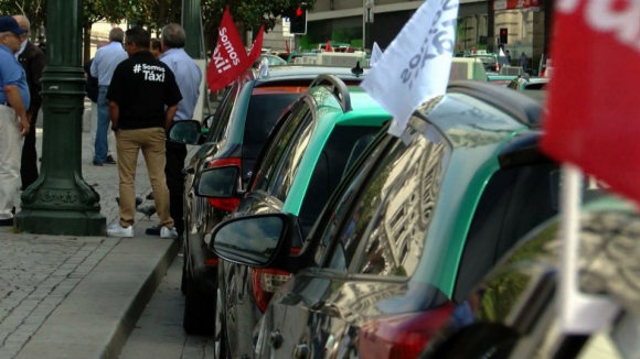 Taxistas de todo o país instados a juntarem-se ao protesto no fim de semana