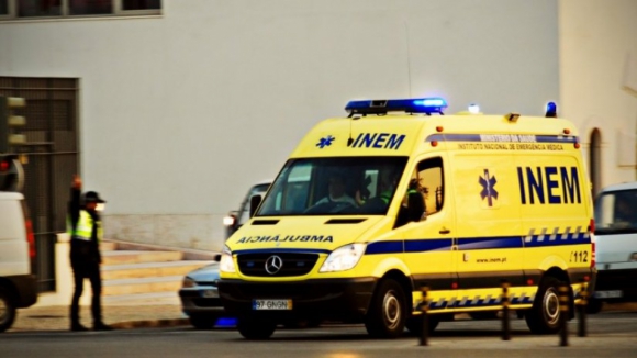 Atropelamento provoca dois feridos, um deles grave, em Viana do Castelo