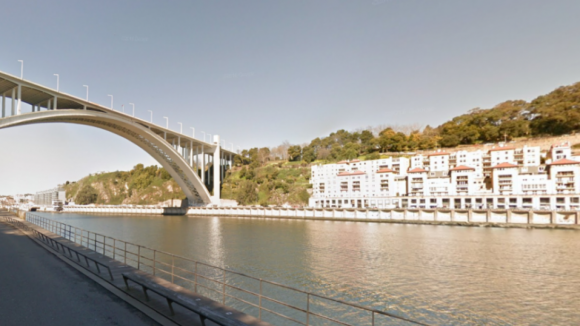 Ministério Público investiga três obras em curso na escarpa da Arrábida do Porto