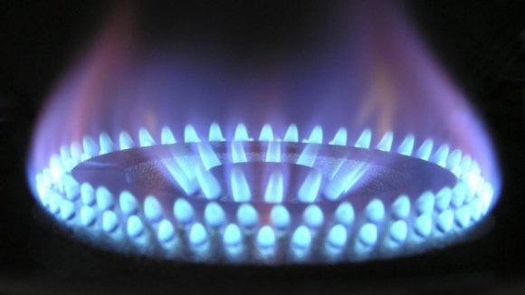 Preço do gás natural para as famílias em Portugal é o terceiro mais caro da UE