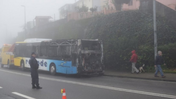 Autocarro da Resende incendeia-se em Valongo