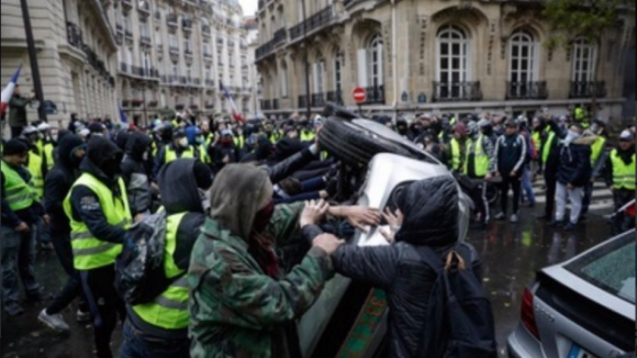 Violência durante manifestação em Paris fez 133 feridos e 412 detidos pela polícia