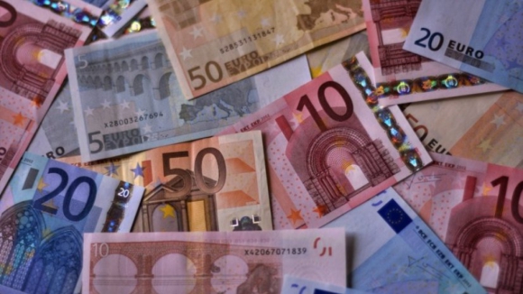 Subida do salário mínimo para 635 euros no Estado abrange 70 mil