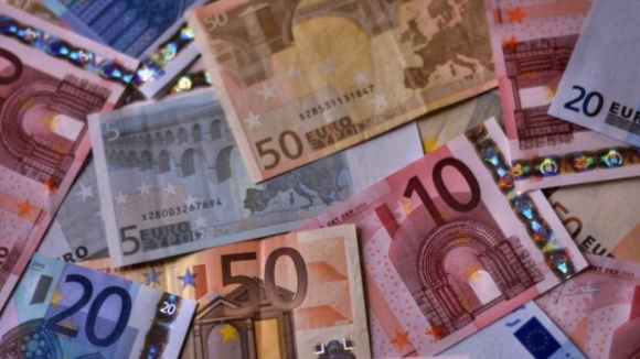 Funcionários públicos que passam a ganhar 635 euros perdem pontos para progredir