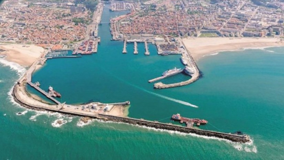 Câmara de Matosinhos agenda reunião extraordinária para discutir quebra-mar de Leixões