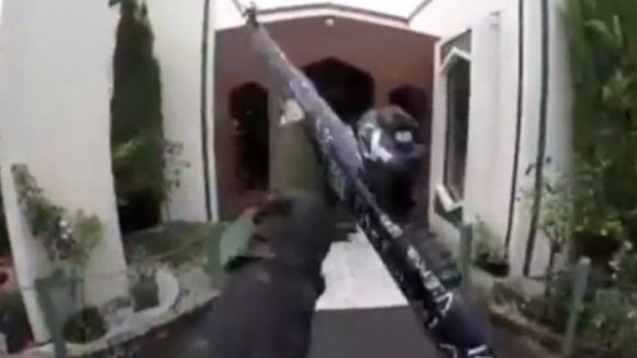 Tiroteio em mesquita na Nova Zelândia foi transmitido em direto pelo atirador