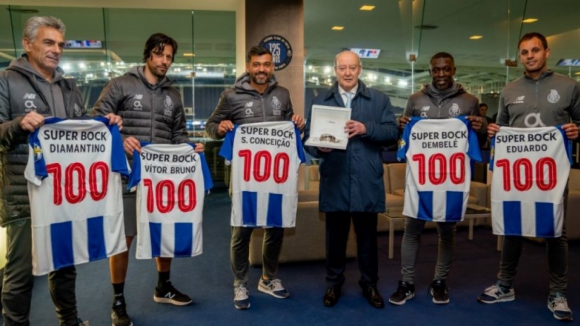 Equipa técnica do FC Porto distinguida no 100º jogo pelos azuis e brancos