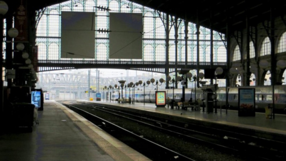 Áreas metropolitanas do Porto e de Lisboa querem assumir gestão dos comboios suburbanos
