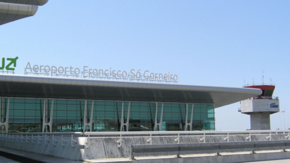 Restrições no tráfego aéreo condicionam operação no Aeroporto do Porto