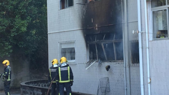 Incêndio destrói parcialmente habitação em Guimarães