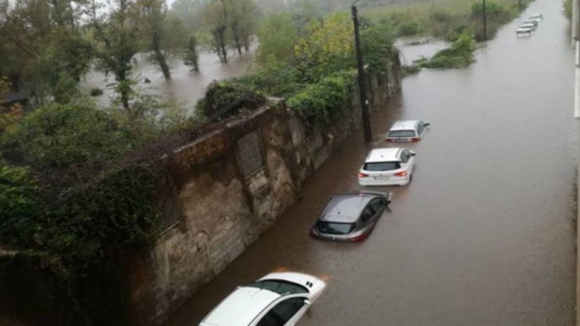 Braga e Porto com inundações em habitações e vias públicas devido à chuva