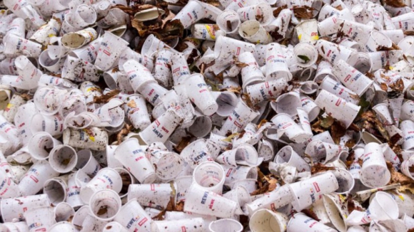 Plásticos não reutilizáveis abolidos até final de 2020