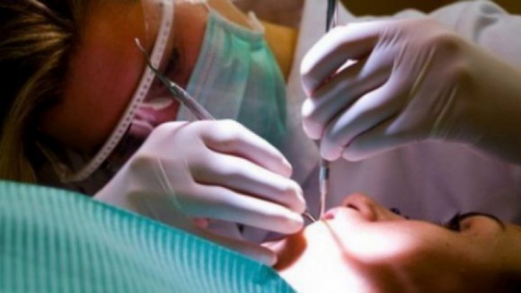 Mais de 30% dos portugueses não vão ao dentista ou só vão em caso de urgência