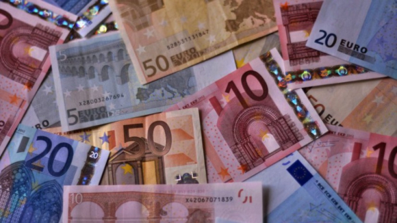 Governo aprova salário mínimo de 635 euros para 2020