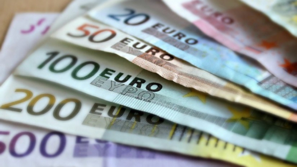Aumento do salário mínimo para os 635 euros em 2020 promulgado em Diário da República
