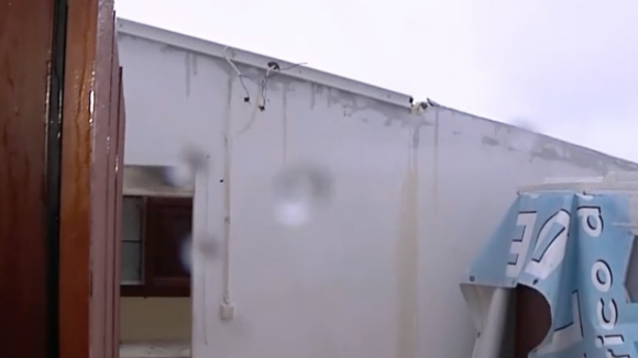Várias casas em Vila Chã ficaram sem telhados devido ao mau tempo