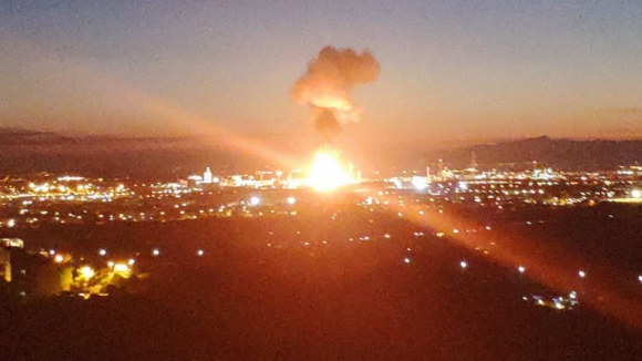 Explosão no nordeste de Espanha faz acionar alerta de emergência química