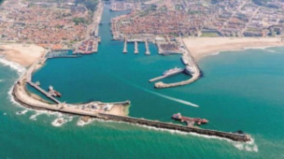Peticionários pedem na Assembleia da República suspensão do prolongamento do quebra-mar do Porto de Leixões