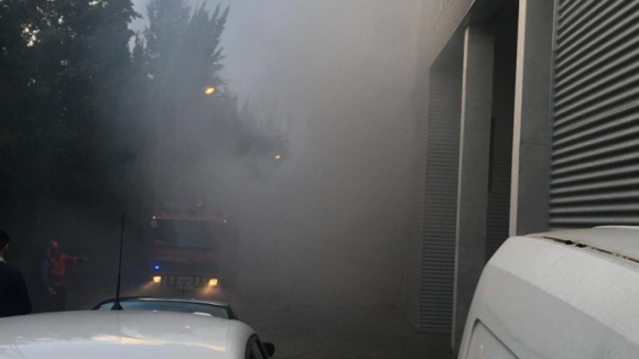 Incêndio deflagra em armazém na freguesia de Ermesinde, Valongo