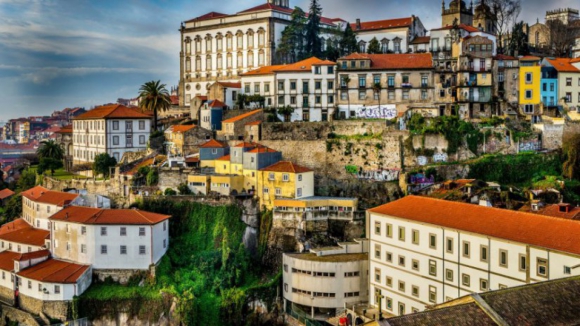 Covid-19: Comerciantes do Porto com quebras de 30% começam a recorrer à banca