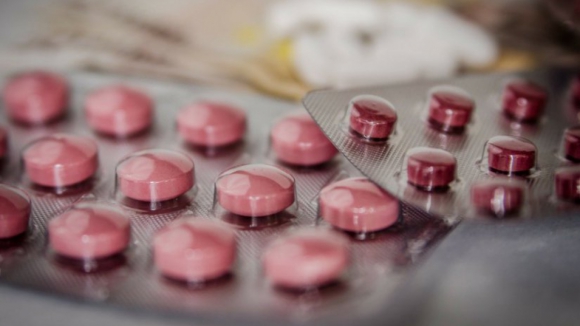 Covid-19: Doentes crónicos vão passar a receber medicamentos em casa