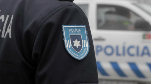 Dois homens encapuzados assaltam idosa no Porto e sequestram empregada