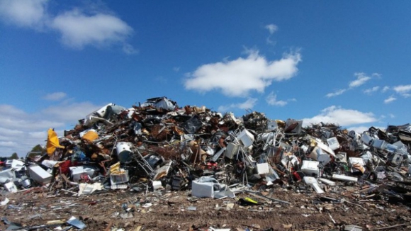 PAN/Gondomar denuncia lixo na zona ribeirinha de Valbom, câmara contesta