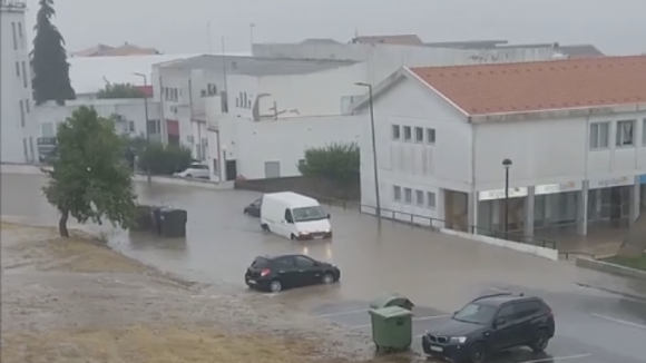 Mau tempo causa inundações em Carrazeda de Ansiães, Bragança