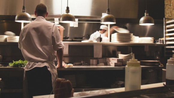 Covid-19: Restaurantes já podem pedir apoios à receita perdida nos fins de semana