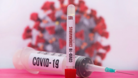 Covid-19: Erro de fabrico levanta questões sobre testes com vacina da AstraZeneca/Oxford