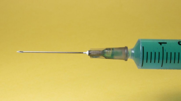 Covid-19: Falta de norma obriga a desperdiçar 6.000 doses de vacina