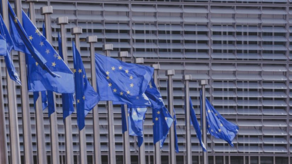 Parlamento Europeu aprova certificado covid-19