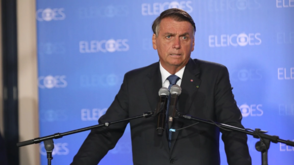 Bolsonaro à frente nas eleições do Brasil com 20% dos votos contados