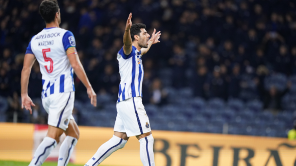 Bem-vindos de volta ao Dragão. FC Porto vence o Vizela e está nos "quartos" da Taça da Liga